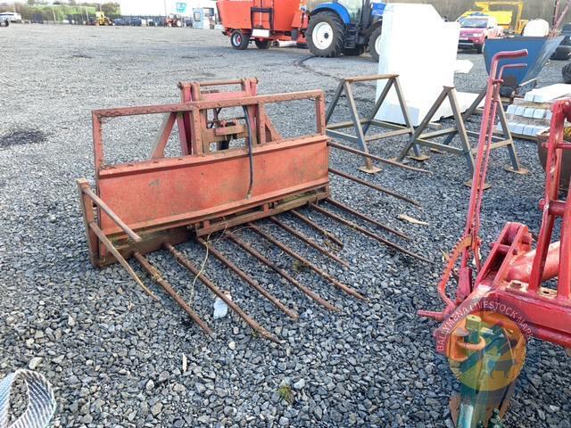 Red push off buckrake