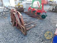 Red push off buckrake - 4