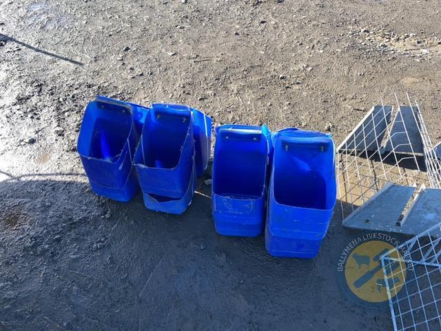 8 double hurdle feeders for sheep