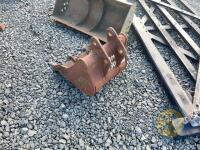 Komatsu PC30 & PC50 35mm pins x2 - 4