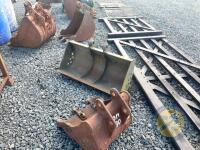 Komatsu PC30 & PC50 35mm pins x2 - 5