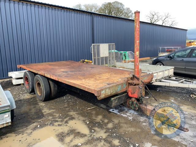 Flat tipping trailer