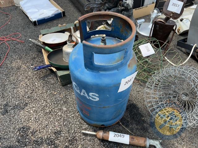 Gas tank