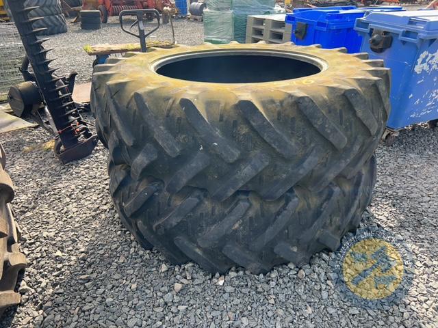 2 Tractor tyres 20.8R42 - Kleber