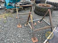 2 cable drum holders