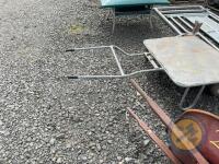 Tressel 2 wheel barrows & black pavier - 4
