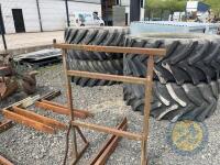 Tressel 2 wheel barrows & black pavier - 5