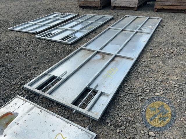 Sheeted gate 4.55m