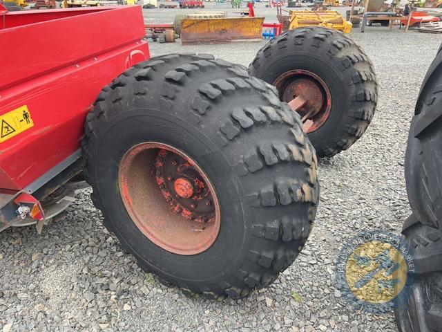 Heavy duty axle on wheels off slurry tanker