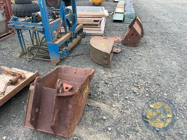 3x Digger buckets