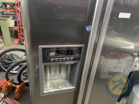 American fridge freezer with Ice and water machine - 2