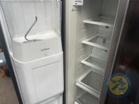 American fridge freezer with Ice and water machine - 3