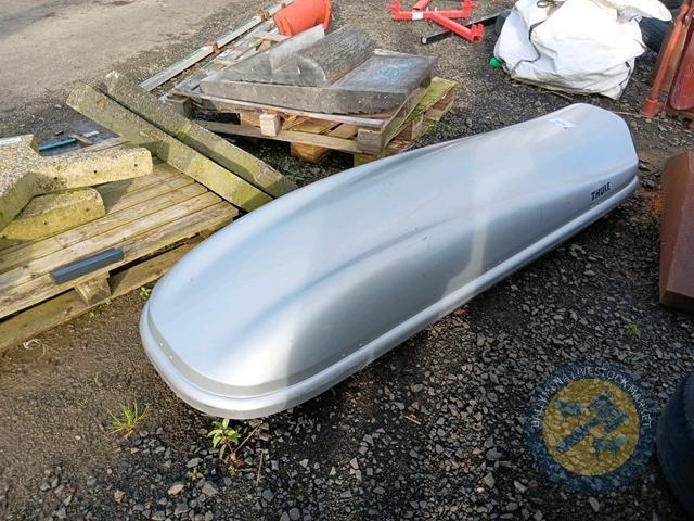 Roof box