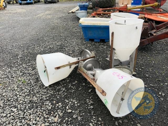 4x pig feeders