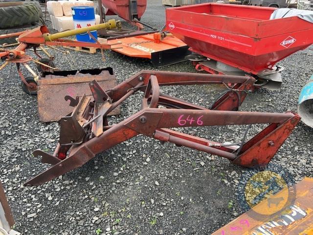 International loader for 414-434 tractor