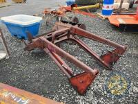 International loader for 414-434 tractor - 2