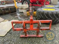 Brown bale lifter with Kramer brackets - 3