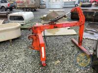Brown bale lifter with Kramer brackets - 4