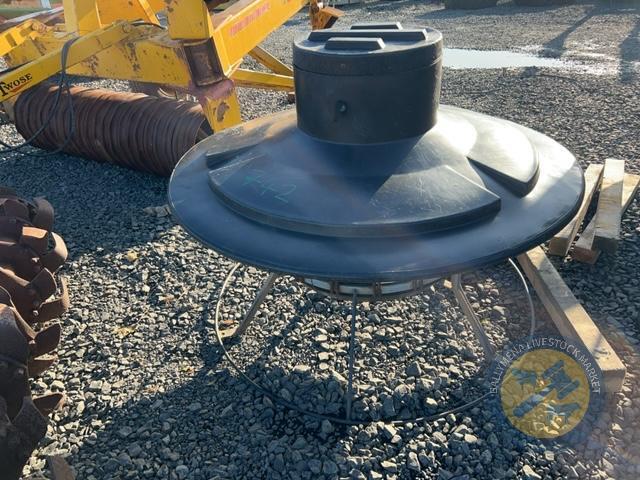 Plastic round lamb creep feeder