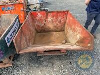 Forklift tipping skip - 4
