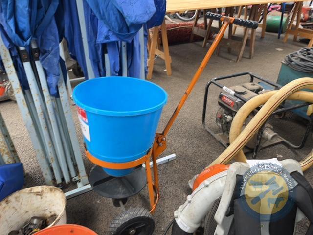 Garden spreader