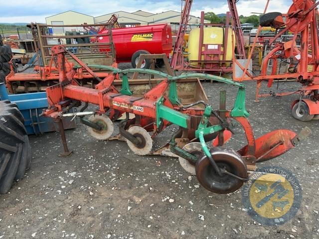Kverneland 14 inch 3 furrow spring release plough - ploughs perfectly