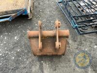 18" Digger bucket 40mm pins - 4
