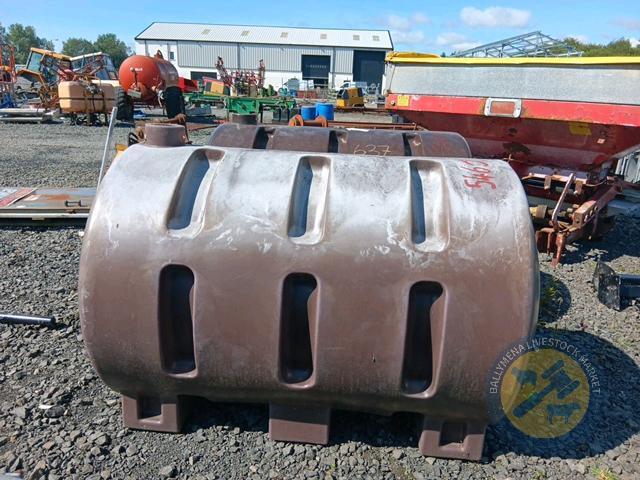 2x 1300L oil tanks