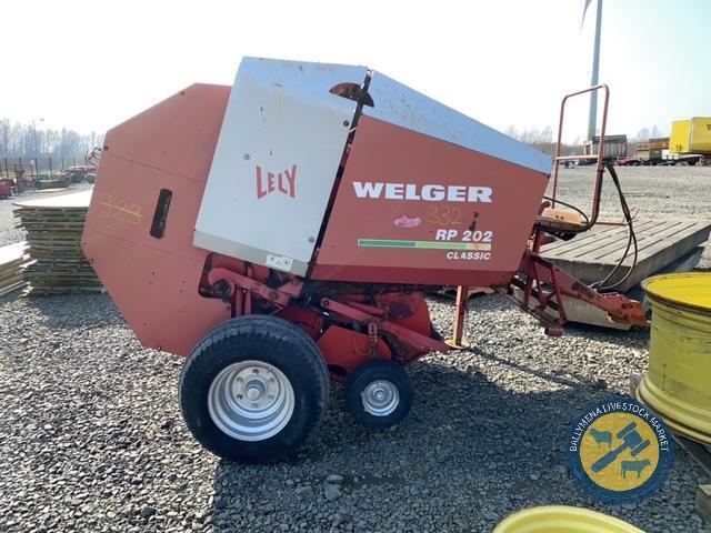 Welger round baler baled 14,000, shaft but no cover