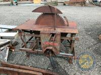 Newlands 3 point linkage saw bench with half shaft - 2