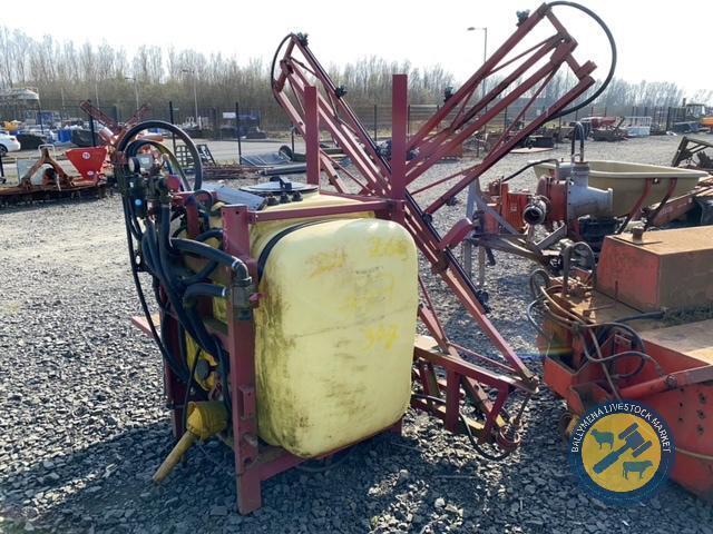 800L Hardi crop sprayer