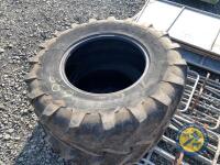 2x front tractor tyres 14.9x24 radius - 2