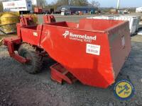 Kvernland potato planter with hood - 3