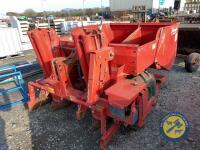 Kvernland potato planter with hood - 5