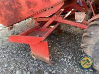 Kvernland potato planter with hood - 8