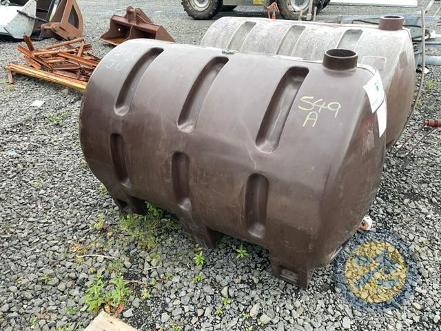 2x 1300L oil tanks