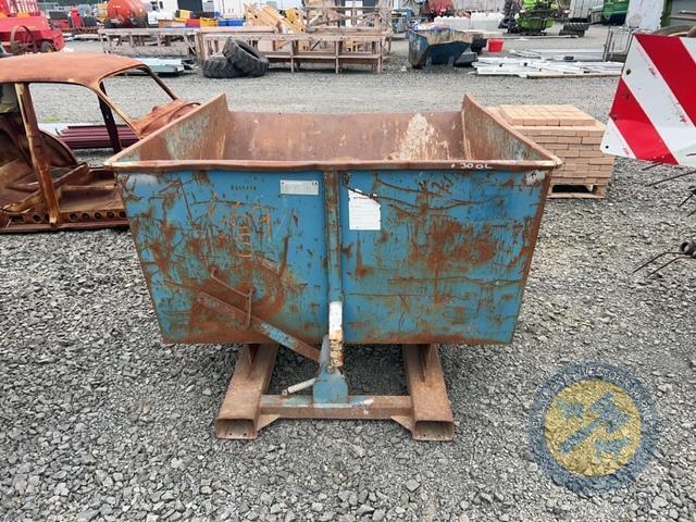 Forklift tipping skip