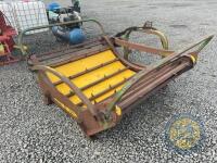 Hustler 350 round bale unroller 2009 - 2