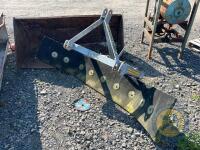 Galvanised fleming yard scraper