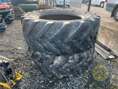 2x 600/65R38 tyres