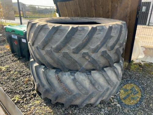 2x 650/65R42 Michelin