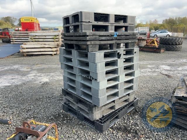 14 plastic pallets