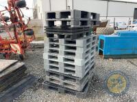 14 plastic pallets - 3