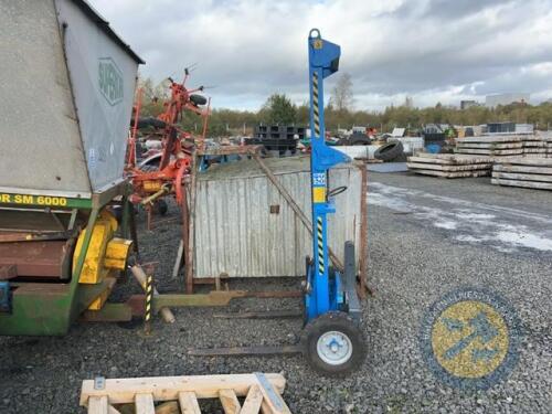 Avant forklift mast 3 point linkage on wheels