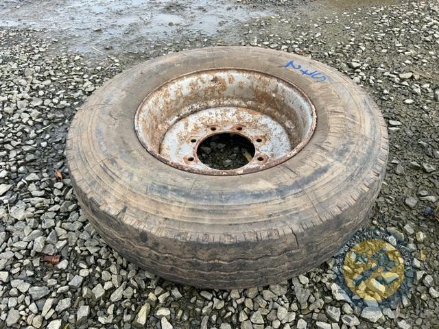 8 stud dump trailer tyre & rim