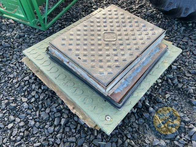 Pallet of 5 manhole covers