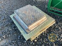 Pallet of 5 manhole covers - 2