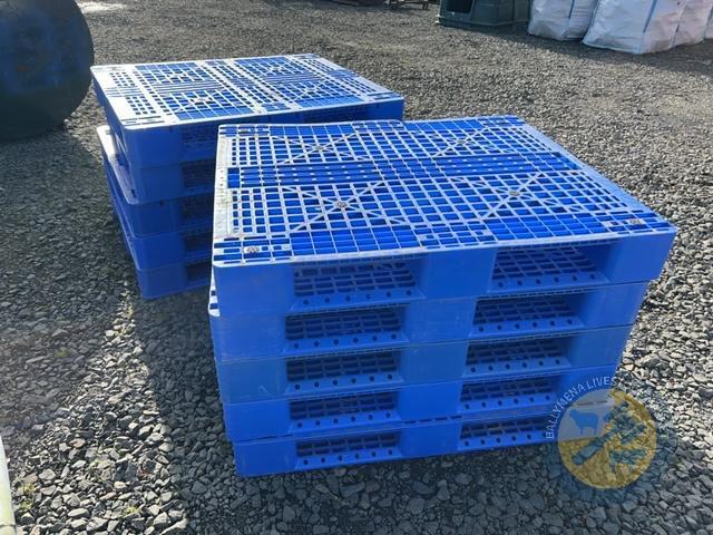 10 Plastic Pallets