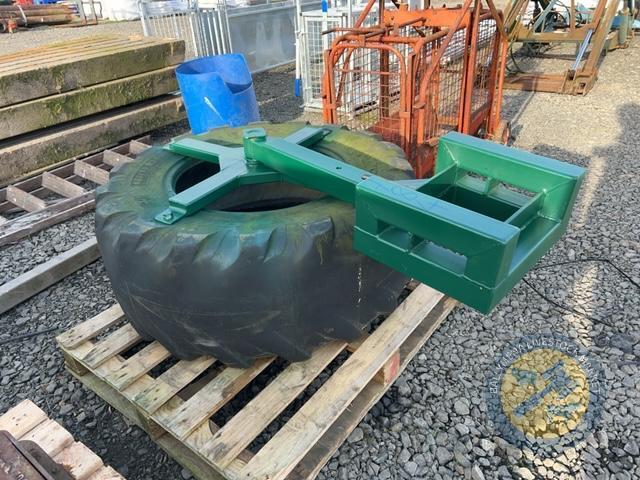 Silage pusher