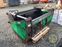 Prodig shear bucket with plastic grab with Qfit brackets